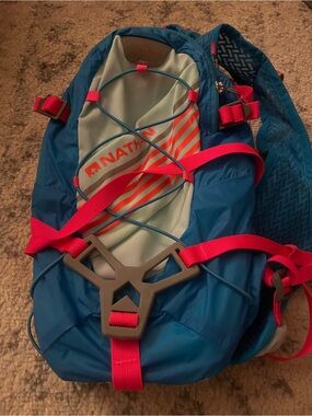 Nathan Zeal Unisex Blue Pink 2 Liter Hydration Vest Running Hiking